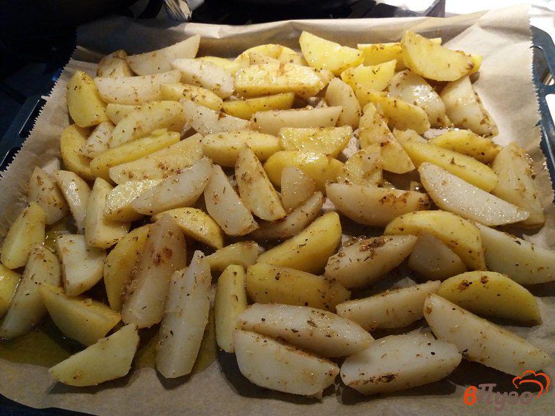 Фото приготовление рецепта: Запеченный пряный картофель шаг №7