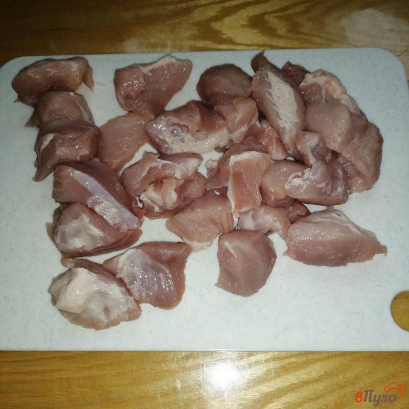 Фото приготовление рецепта: Свино-куриные колбаски с паприкой и петрушкой шаг №3