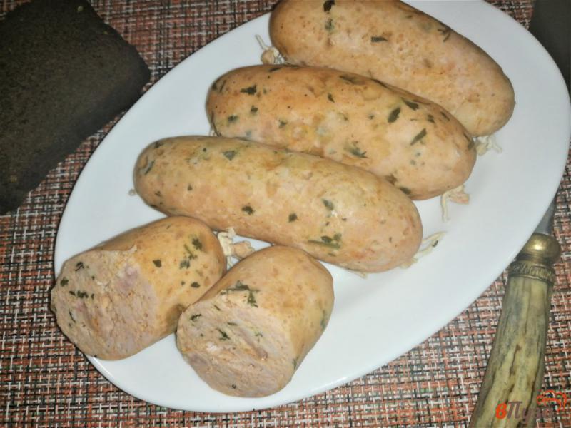 Фото приготовление рецепта: Свино-куриные колбаски с паприкой и петрушкой шаг №12