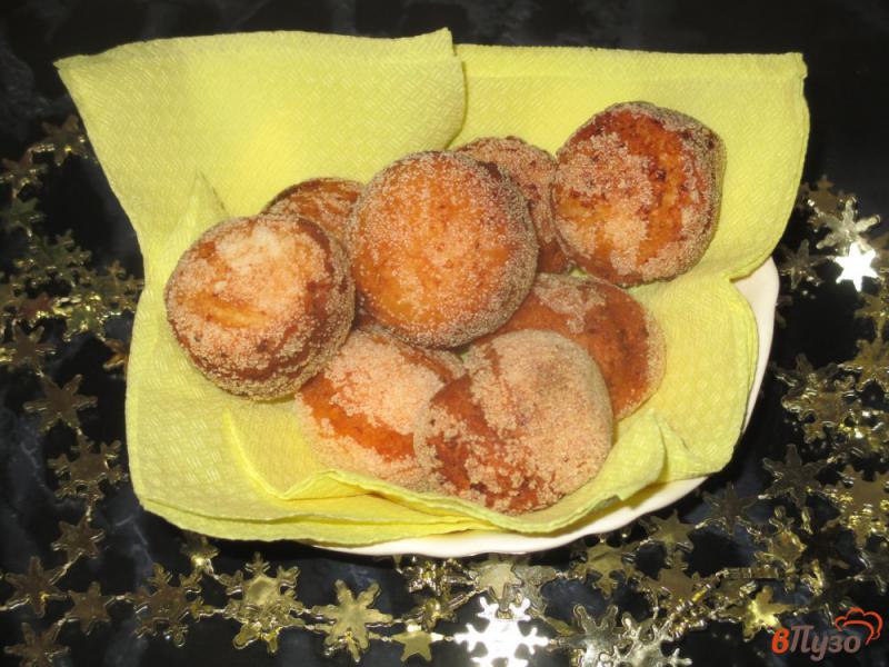 Фото приготовление рецепта: Творожные пончики с маком шаг №6
