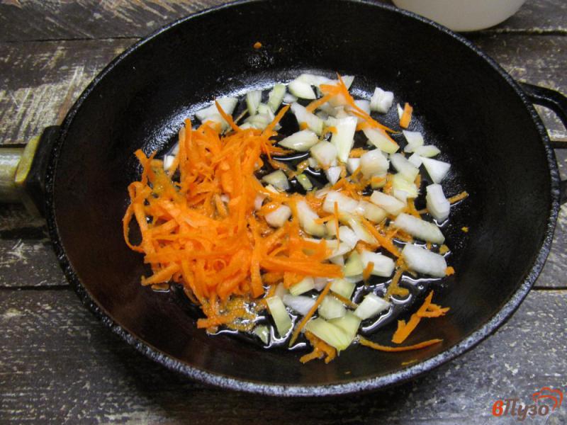 Фото приготовление рецепта: Тушеные котлеты из индейки в томатном соусе шаг №7
