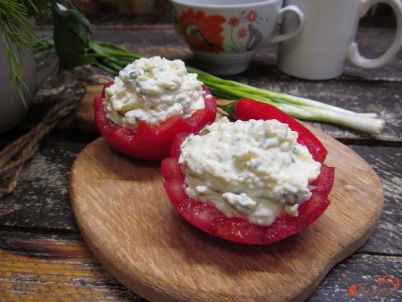 Фото приготовление рецепта: Закуска - фаршированные помидоры шаг №4
