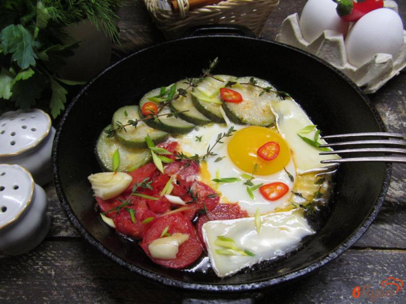 Фото приготовление рецепта: Яйцо с замороженными овощами шаг №5