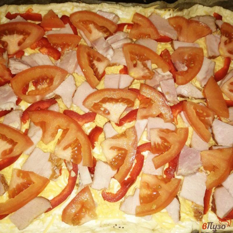 Фото приготовление рецепта: Пирог с копченостями и овощами шаг №8