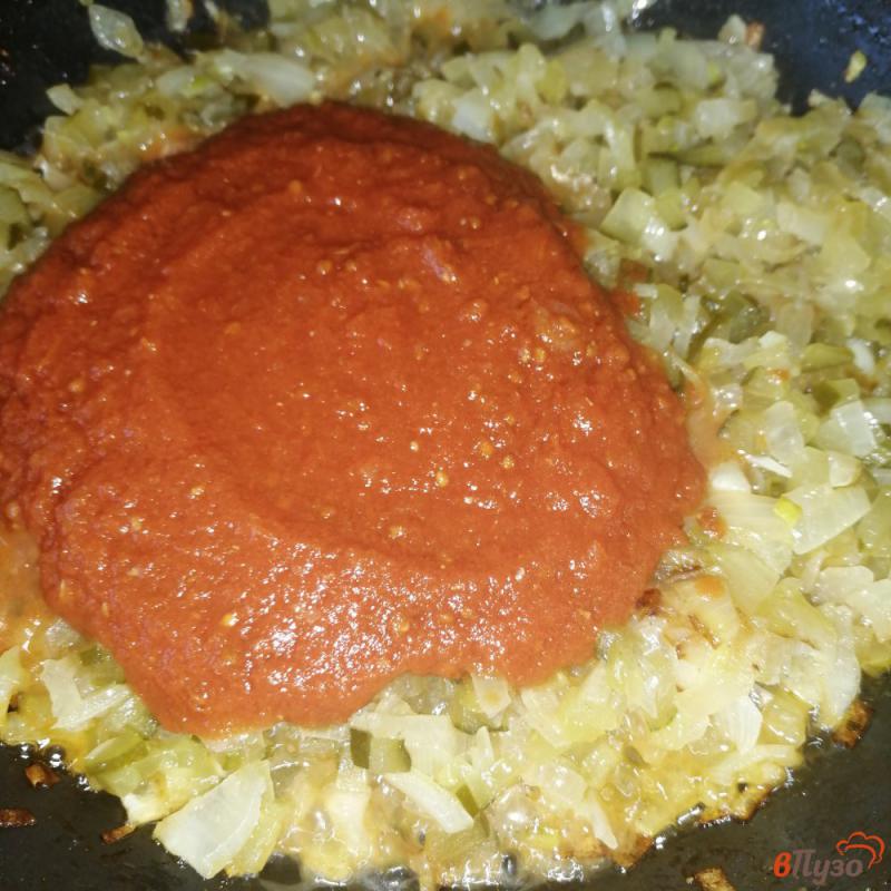 Фото приготовление рецепта: Мясной суп с сосисками, копченостями и языком шаг №7