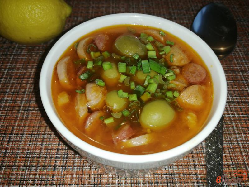 Фото приготовление рецепта: Мясной суп с сосисками, копченостями и языком шаг №17