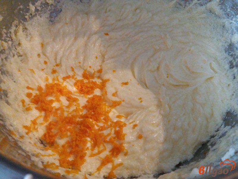 Фото приготовление рецепта: Кексы с апельсиновой цедрой шаг №3