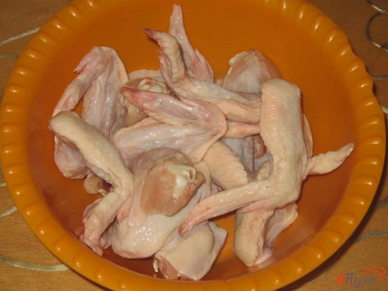 Фото приготовление рецепта: Куриные крылышки запеченные с картофелем в духовке шаг №1