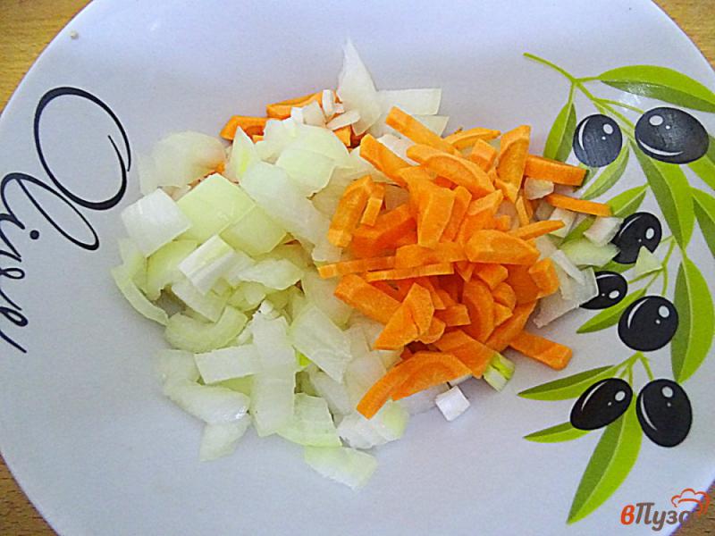 Фото приготовление рецепта: Суп диетический с брюссельской капустой и фасолью шаг №4