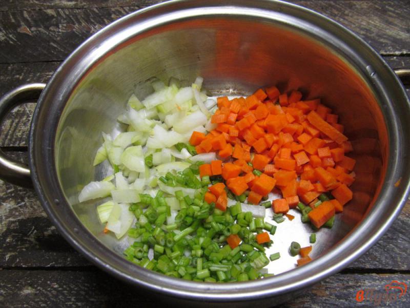 Фото приготовление рецепта: Овощной суп с нутом и мясным фаршем шаг №2