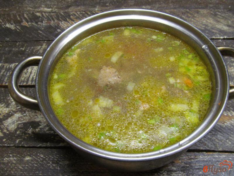 Фото приготовление рецепта: Овощной суп с нутом и мясным фаршем шаг №5