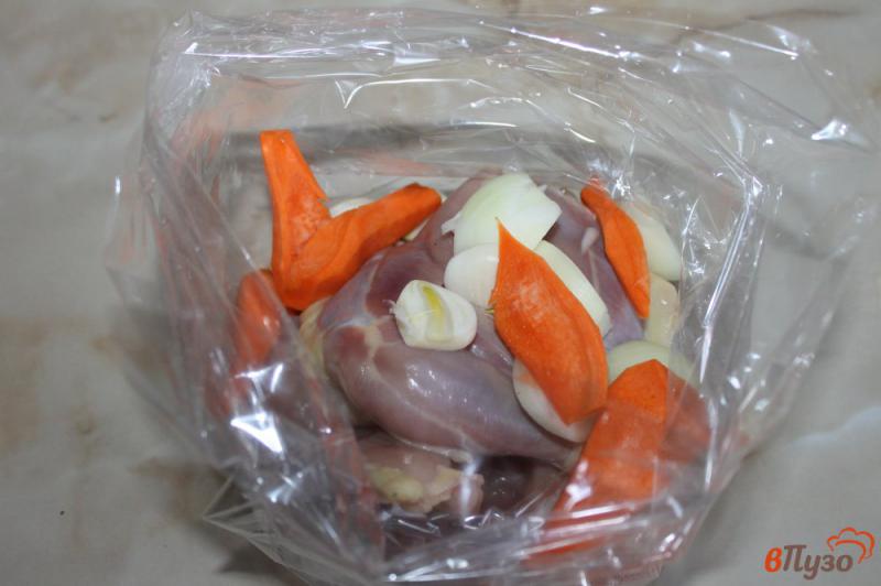 Фото приготовление рецепта: Куриное мясо с овощами на пару в мультиварке шаг №2