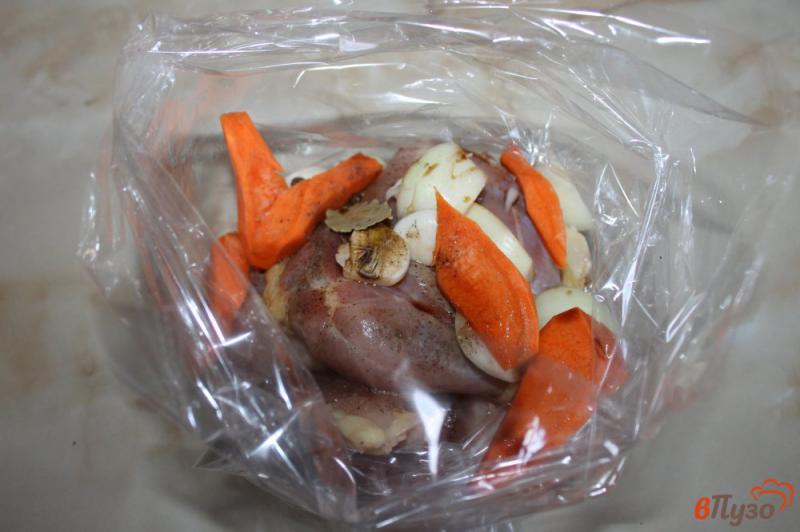 Фото приготовление рецепта: Куриное мясо с овощами на пару в мультиварке шаг №3