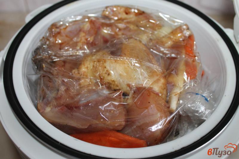 Фото приготовление рецепта: Куриное мясо с овощами на пару в мультиварке шаг №4