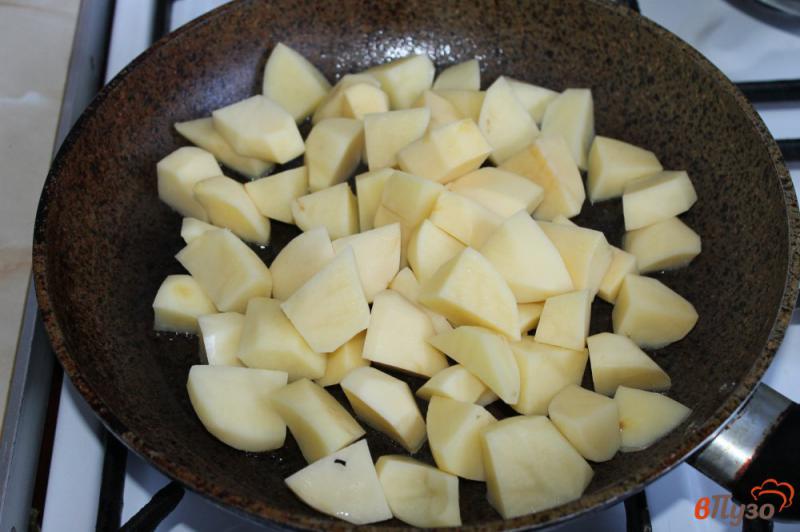Фото приготовление рецепта: Рагу из картофеля с вешенками шаг №2