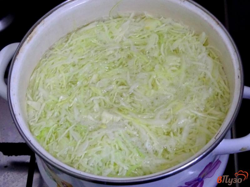 Фото приготовление рецепта: Запеканка с рисом, фаршем и капустой шаг №3