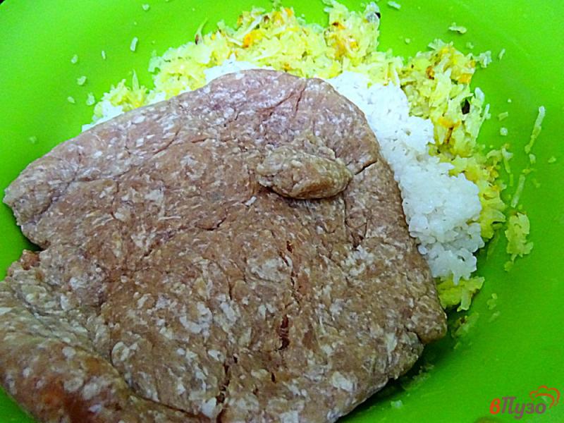 Фото приготовление рецепта: Запеканка с рисом, фаршем и капустой шаг №6