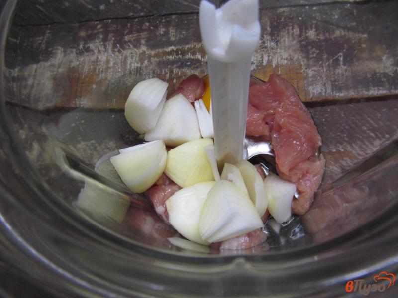 Фото приготовление рецепта: Фаршированные котлеты сыром в кляре шаг №2