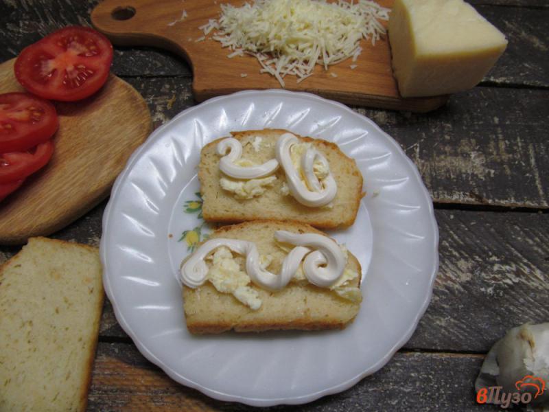 Фото приготовление рецепта: Закрытый бутерброд с сыром и стручковой фасолью шаг №5