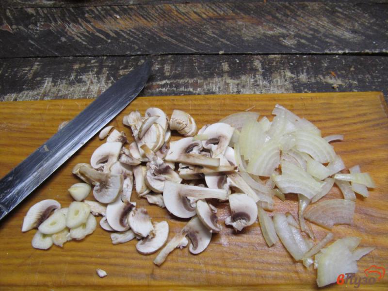 Фото приготовление рецепта: Картофельный омлет с грибами шаг №3