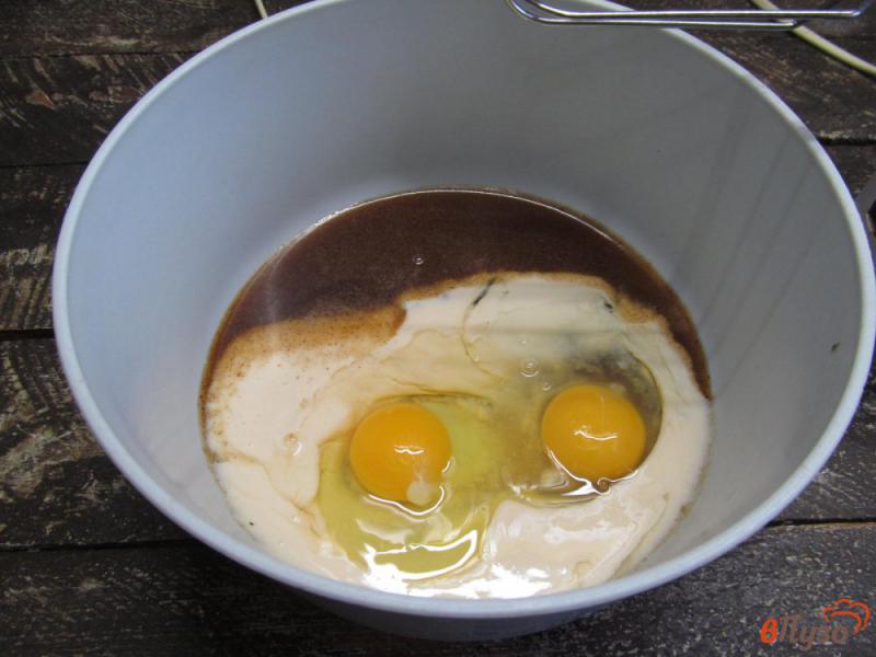 Фото приготовление рецепта: Медовый кекс с пряностями шаг №3