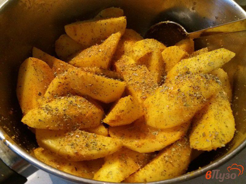 Фото приготовление рецепта: Запечённый картофель в пакете шаг №3