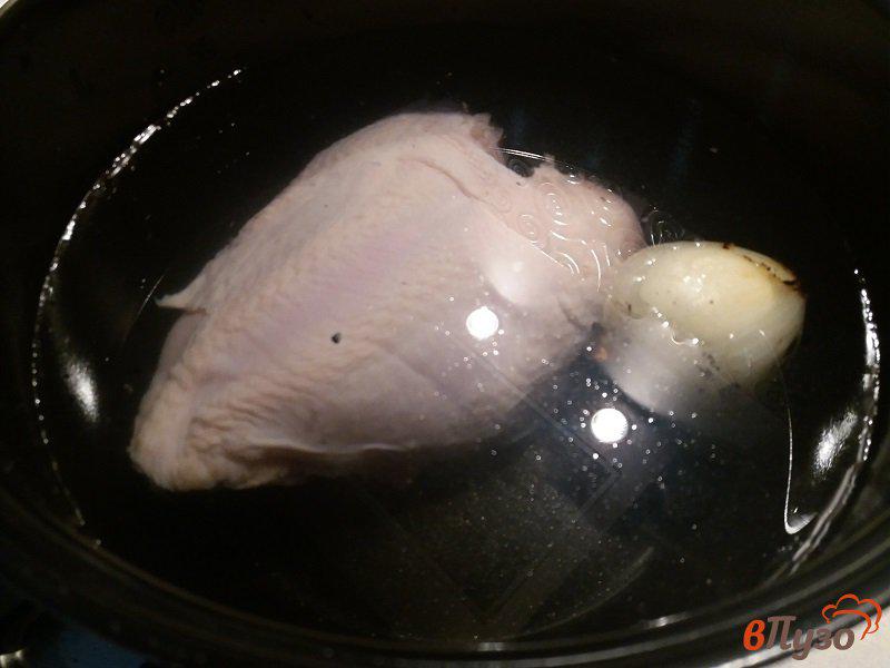 Фото приготовление рецепта: Куриный суп с вермишелью шаг №2