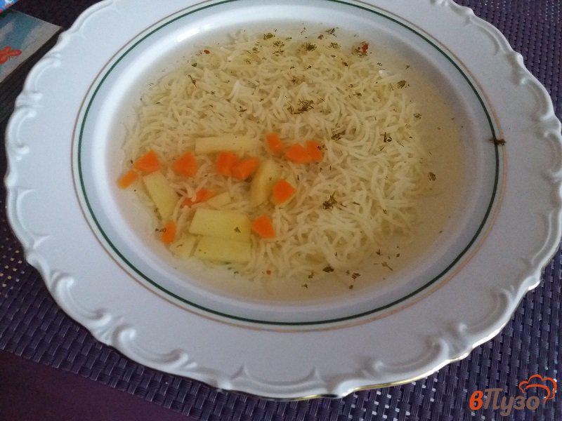 Фото приготовление рецепта: Куриный суп с вермишелью шаг №8