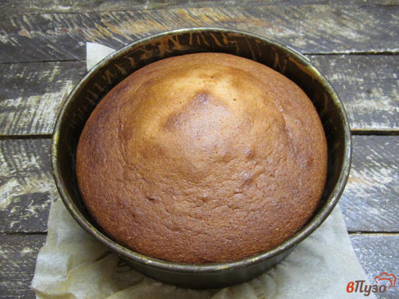 Фото приготовление рецепта: Бисквитный торт с заварным кремом шаг №5