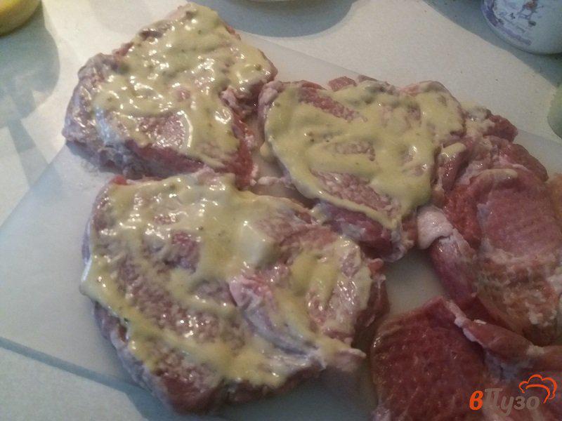 Фото приготовление рецепта: Отбивные из свинины в горчичном маринаде шаг №4