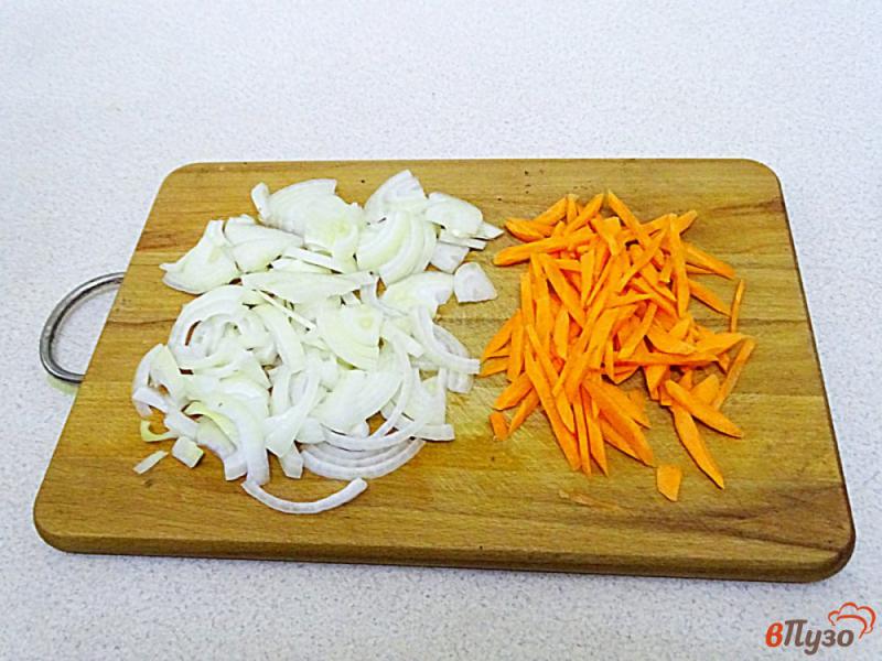 Фото приготовление рецепта: Куриные голени с овощами в соусе шаг №1