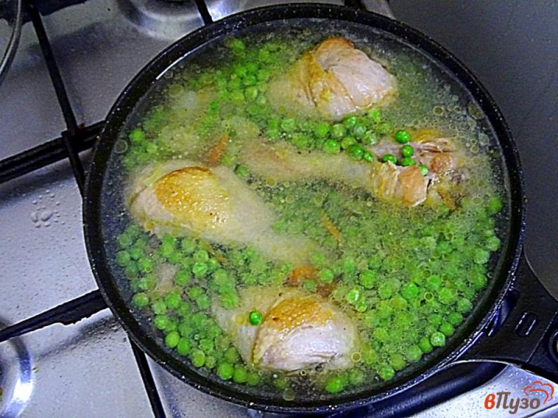 Фото приготовление рецепта: Куриные голени с овощами в соусе шаг №6