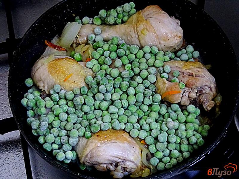 Фото приготовление рецепта: Куриные голени с овощами в соусе шаг №5
