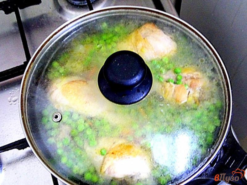 Фото приготовление рецепта: Куриные голени с овощами в соусе шаг №7