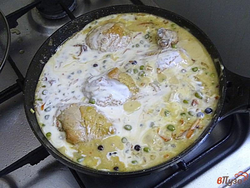 Фото приготовление рецепта: Куриные голени с овощами в соусе шаг №9