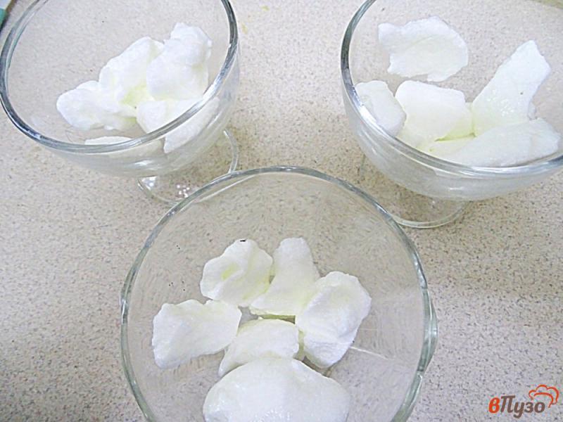 Фото приготовление рецепта: Десерт *Снежки* в ванильном соусе шаг №9