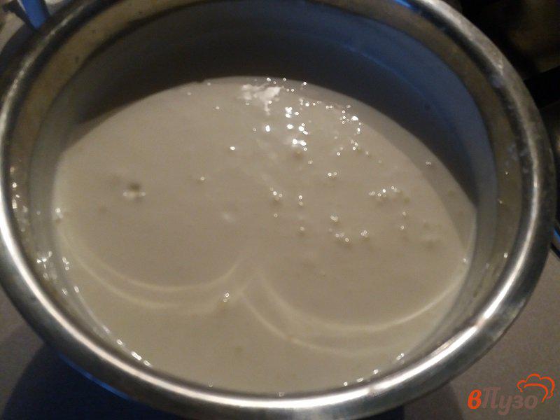 Фото приготовление рецепта: Блинный торт со сметанным кремом шаг №4