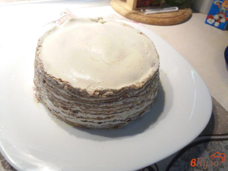 Фото приготовление рецепта: Блинный торт со сметанным кремом шаг №7