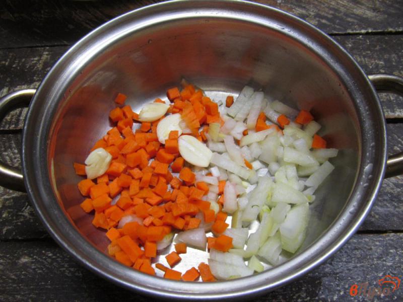 Фото приготовление рецепта: Куриный суп с капустой и лапшой шаг №1