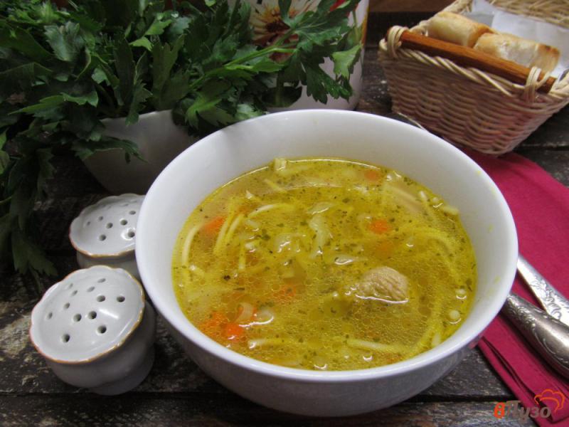 Фото приготовление рецепта: Куриный суп с капустой и лапшой шаг №8