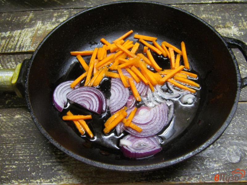 Фото приготовление рецепта: Салат с жареными овощами сухариками и ветчиной шаг №1
