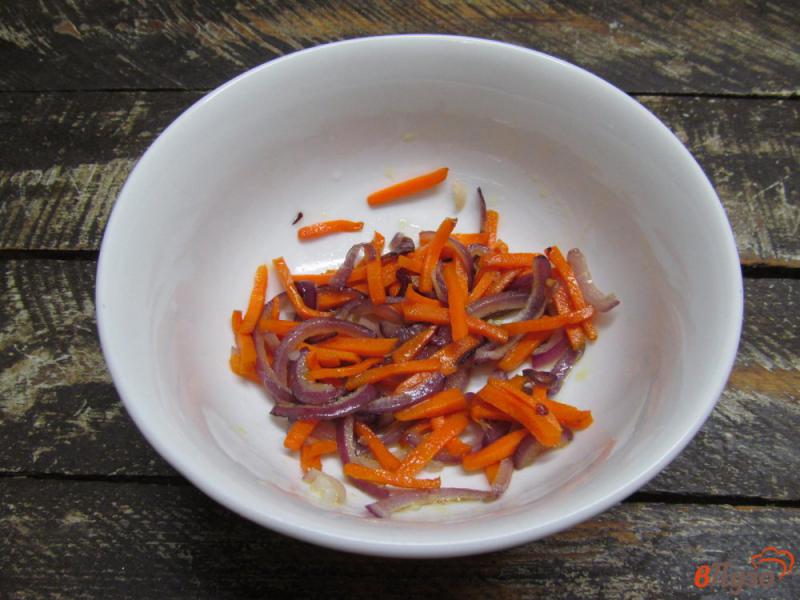 Фото приготовление рецепта: Салат с жареными овощами сухариками и ветчиной шаг №2