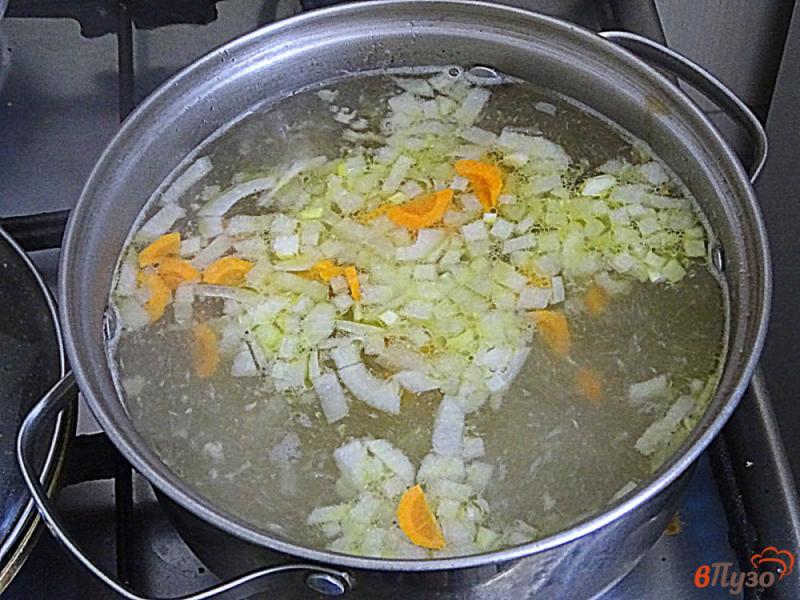 Фото приготовление рецепта: Суп с жидкими галушками и фрикадельками шаг №6