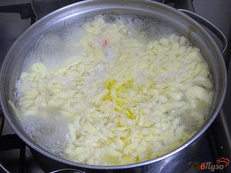 Фото приготовление рецепта: Суп с жидкими галушками и фрикадельками шаг №9