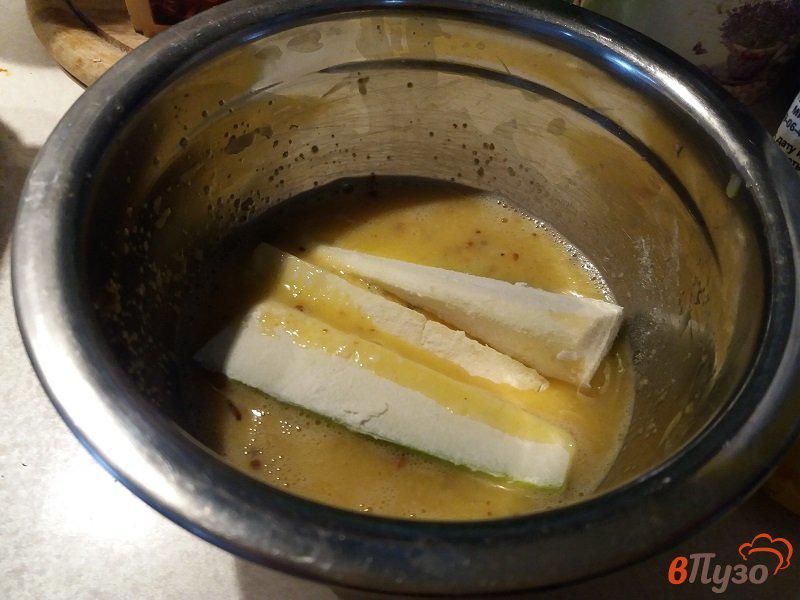 Фото приготовление рецепта: Запеченные кабачки в хрустящей панировке шаг №6