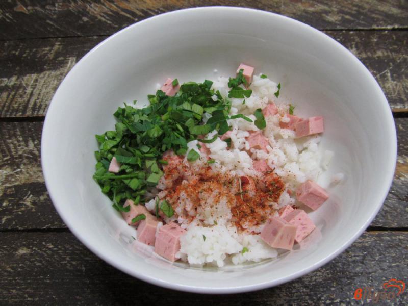 Фото приготовление рецепта: Яйца кокот с рисом шаг №3