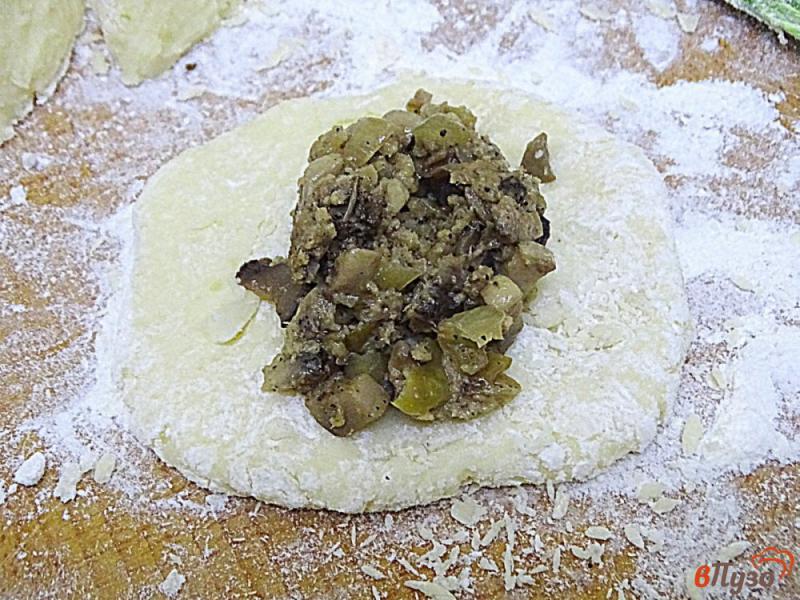 Фото приготовление рецепта: Зразы картофельные с грибами и мясом шаг №7