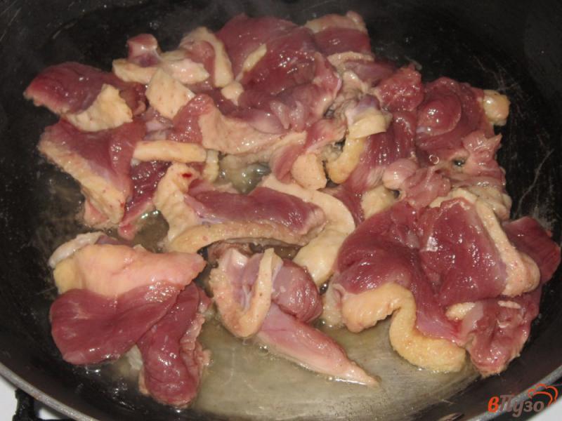 Фото приготовление рецепта: Утиная грудка с шампиньонами на сковороде шаг №1