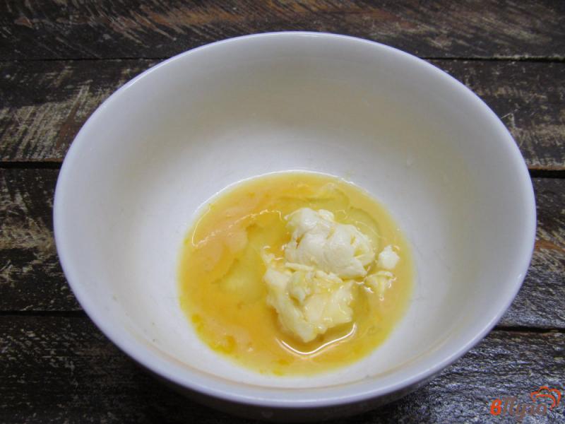 Фото приготовление рецепта: Кукурузные вафли с яйцом и огуречным соусом шаг №1