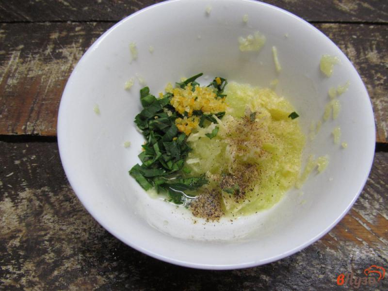Фото приготовление рецепта: Кукурузные вафли с яйцом и огуречным соусом шаг №10